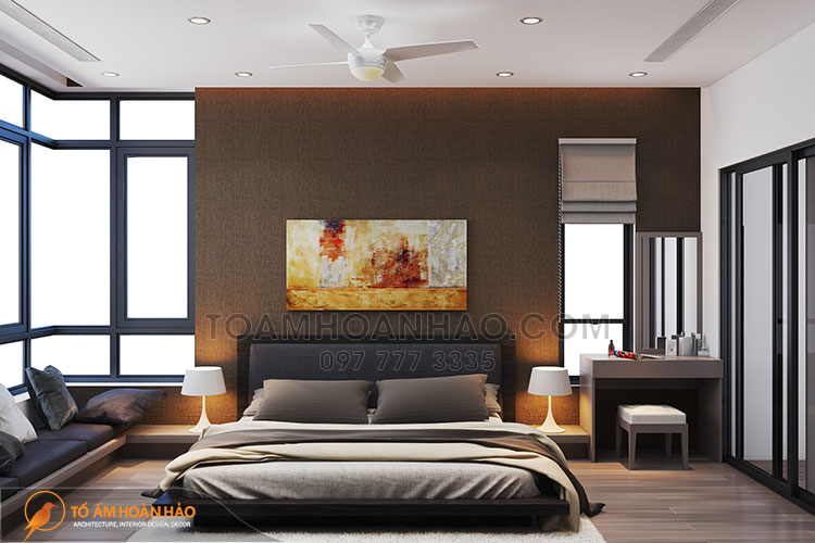 Chiếc bàn bên cửa sổ được tận dụng từ không gian cũ để trang trí 