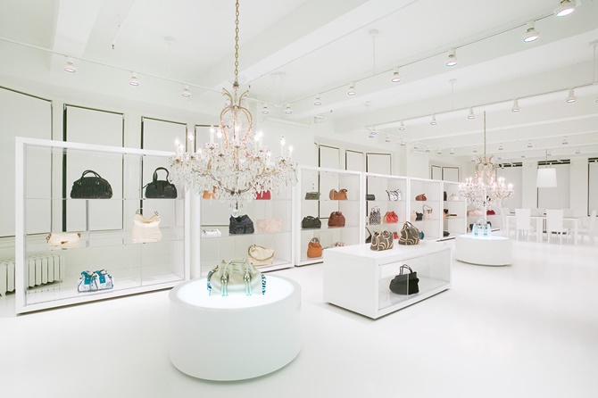 3 phong cách thiết kế thi công nội thất showroom khiến khách hàng phải mê mẩn 2 Thiết kế thi công nội thất showroom 5